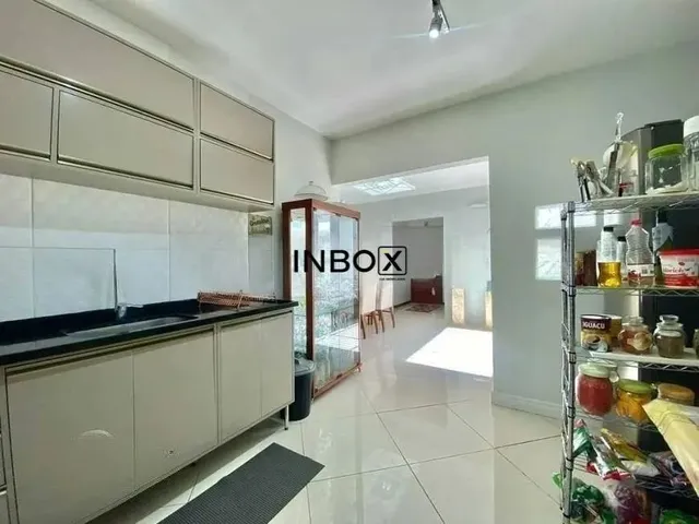 Imagem 4: Casa com 233M² e 4 Dormitórios no Bairro Menino Deus em Porto Alegre para Comprar Ou