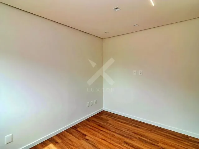Imagem 7: Apartamento Sem Mobiliado de 116M2 com 3 Suítes e 2 Vagas no Bairro Rio Branco!