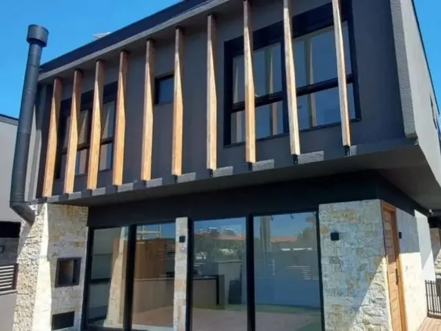 Imagem 1: Casa com 3 Suítes, 146M² À Venda no Morro das Pedras