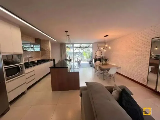Imagem 1: Casa Á Venda de 3 Dormitórios ( 1 Suíte) Semi Mobiliado - Bairro Campeche