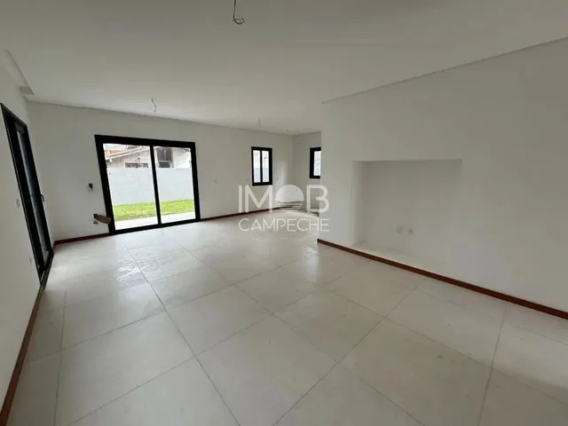 Imagem 2: Casa Individual com 4 Dormitórios (1Suíte) 148M² de Área Privativa - Campeche