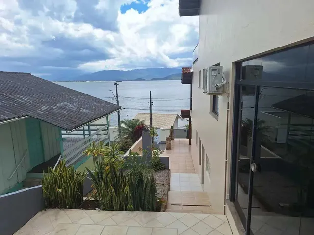 Imagem: Casa Mobiliada com 4 Dormitórios Sendo