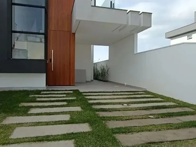 Imagem 1: Casa com 3 Dormitórios Perto da Praia no Campeche!