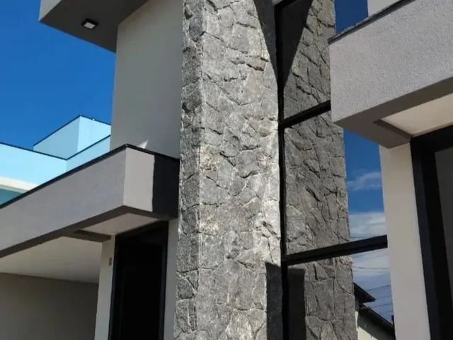 Imagem 4: Casa Financiável com 3 Quartos, Um Deles Suíte Master, no Bairro Carianos Em