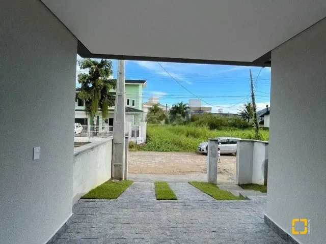 Imagem 10: Casa Financiável com 3 Quartos, Um Deles Suíte Master, no Bairro Carianos Em