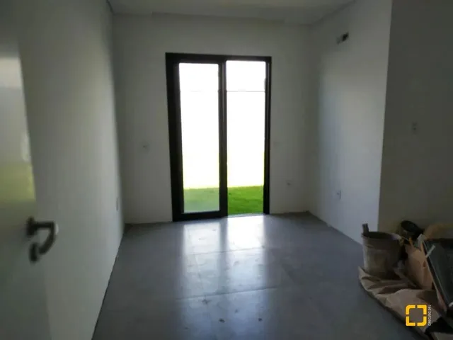 Imagem 2: Casa Financiável com 3 Quartos, Um Deles Suíte Master, no Bairro Carianos Em