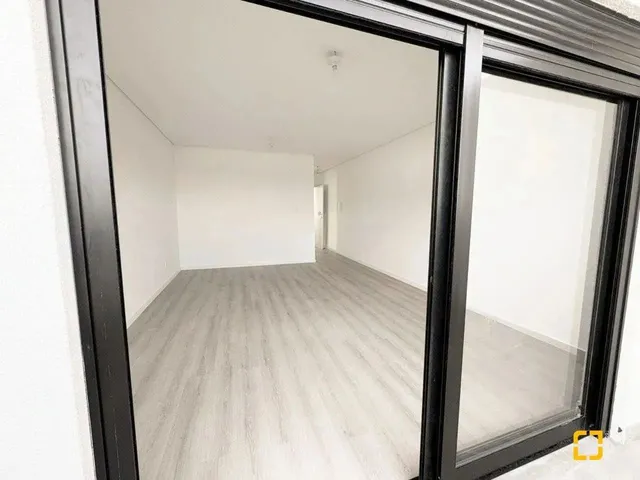 Imagem 5: Casa Financiável com 3 Quartos, Um Deles Suíte Master, no Bairro Carianos Em