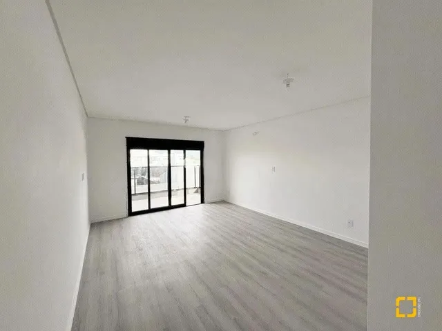 Imagem 3: Casa Financiável com 3 Quartos, Um Deles Suíte Master, no Bairro Carianos Em