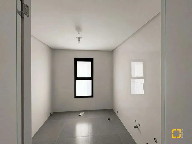 Imagem 8: Casa Financiável com 3 Quartos, Um Deles Suíte Master, no Bairro Carianos Em