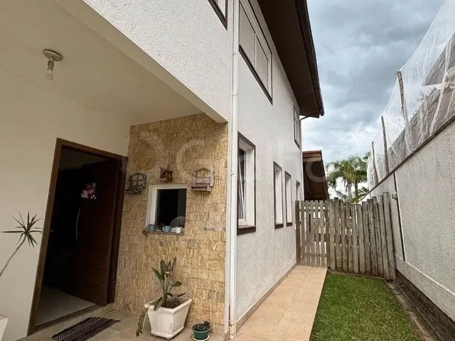 Imagem 2: Casa para Venda em Florianópolis, Morro das Pedras, 4 Dormitórios, 1 Suíte, 3