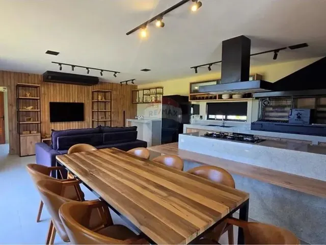 Imagem: Casa À Venda, 3 Dormitórios, de 285 M²