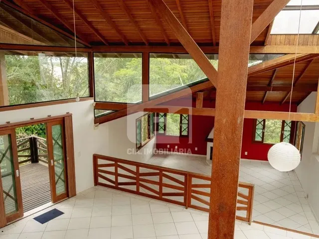Imagem: A casa possui 4 Dormitórios, 4 Suítes, 5 Banheiros, 4