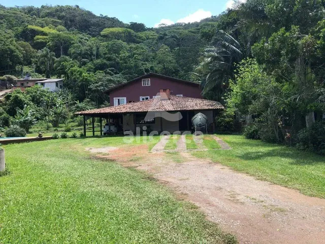 Imagem: Casa À Venda com 7 Quartos 2 Suítes, 492M²