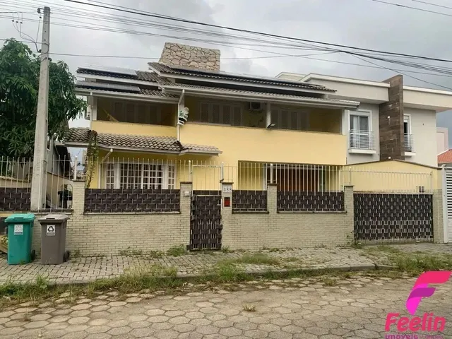 Imagem: Casa Semi Mobiliada, com 5 Dormitórios