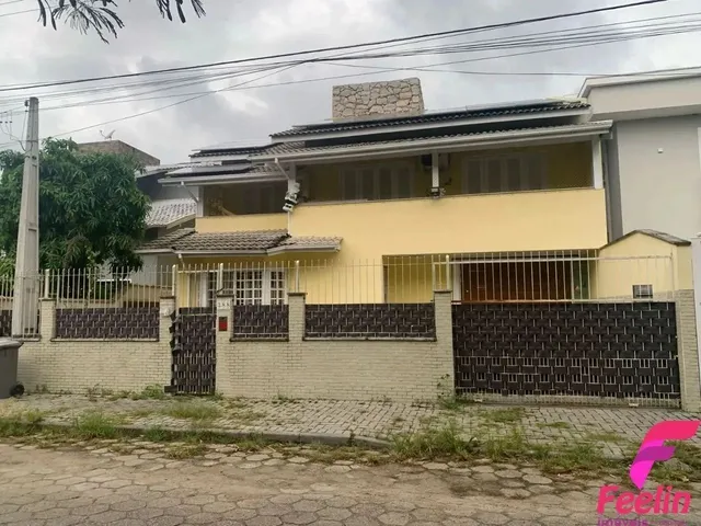 Imagem 3: Casa Semi Mobiliada, com 5 Dormitórios