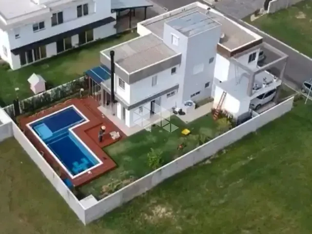 Imagem: Casa em Condomínio Fechado, com 4 Suítes