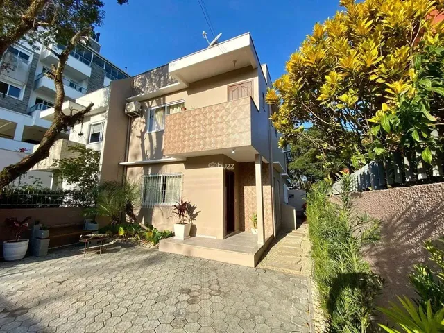 Imagem: Casa com 4 Dormitórios em Ótima Localização