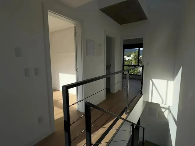 Imagem 3: Casa de 3 Dormitórios À Venda no Campeche