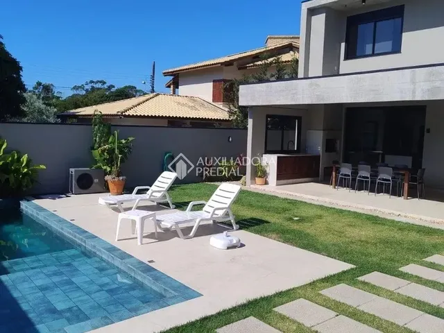 Imagem: Casa a Venda com 4 Quartos, 1 Suíte Master