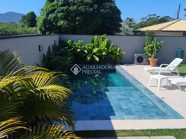 Imagem 3: Casa a Venda com 4 Quartos, 1 Suíte Master, Sul da Ilha no Pântano do Sul Em