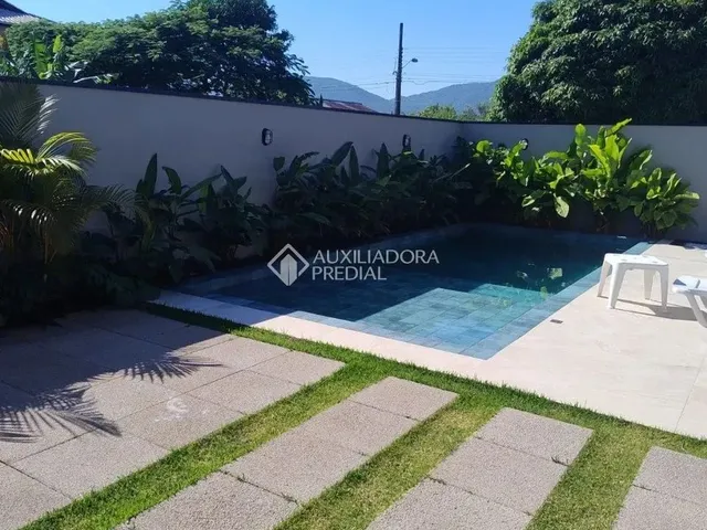 Imagem 9: Casa a Venda com 4 Quartos, 1 Suíte Master, Sul da Ilha no Pântano do Sul Em