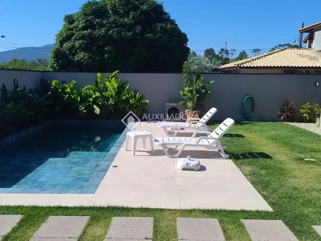 Imagem 14: Casa a Venda com 4 Quartos, 1 Suíte Master, Sul da Ilha no Pântano do Sul Em