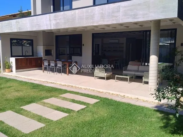 Imagem 2: Casa a Venda com 4 Quartos, 1 Suíte Master, Sul da Ilha no Pântano do Sul Em