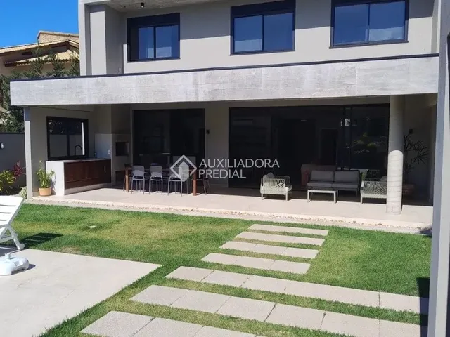 Imagem 16: Casa a Venda com 4 Quartos, 1 Suíte Master, Sul da Ilha no Pântano do Sul Em