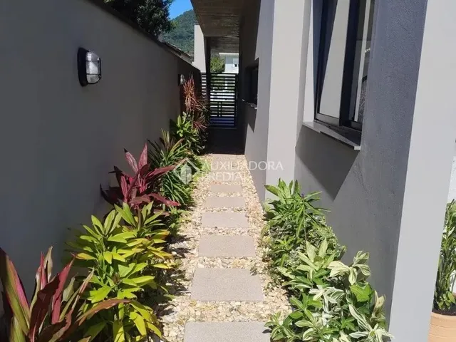Imagem 7: Casa a Venda com 4 Quartos, 1 Suíte Master, Sul da Ilha no Pântano do Sul Em