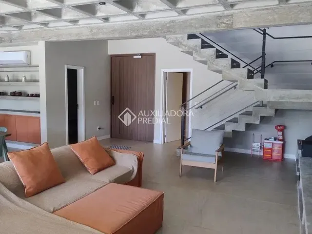 Imagem 5: Casa a Venda com 4 Quartos, 1 Suíte Master, Sul da Ilha no Pântano do Sul Em