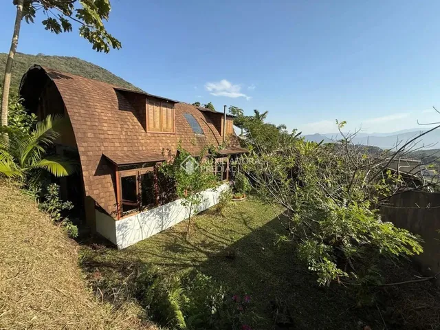 Imagem: Casa À Venda, com 250M² Construídos