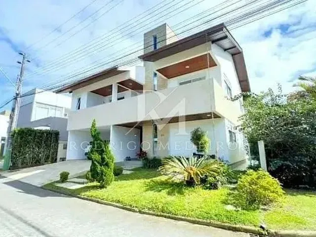 Imagem 1: Casa À Venda no Campeche, Florianópolis, em Condomínio com 5 Suítes e Lazer Completo