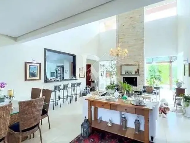 Imagem 6: Casa À Venda no Campeche, Florianópolis, em Condomínio com 5 Suítes e Lazer Completo