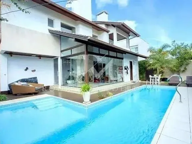 Imagem 5: Casa À Venda no Campeche, Florianópolis, em Condomínio com 5 Suítes e Lazer Completo