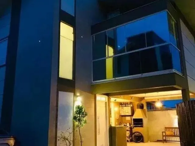 Imagem 1: Casa para Venda em Florianópolis, Carianos, 4 Dormitórios, 1 Suíte, 3 Banheiros, 1 Vaga