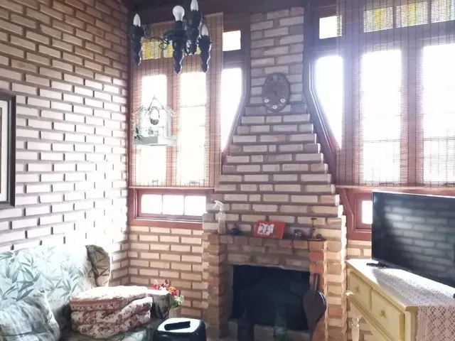 Imagem: Casa de 3 Dormitórios À Venda no Morro