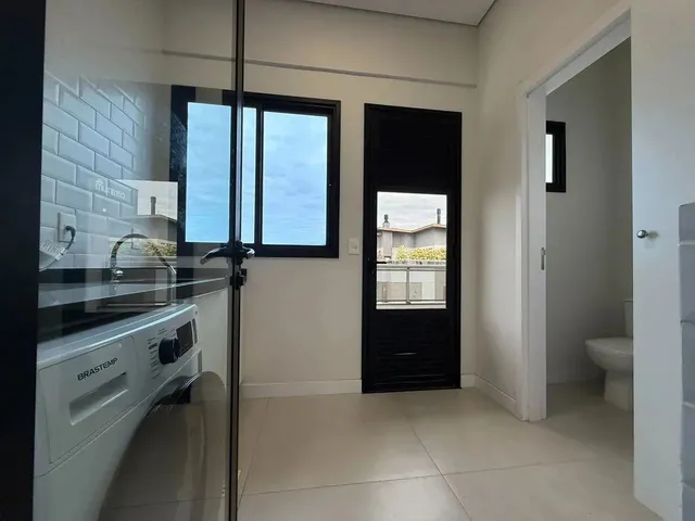 Imagem 3: Cobertura para Venda em Florianópolis, Campeche, 3 Dormitórios, 3 Suítes, 4 Banheiros