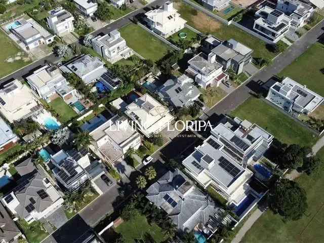 Imagem 2: Casa À Venda em Condomínio Fechado com 4 Suítes no Campeche, Florianópolis, Sc