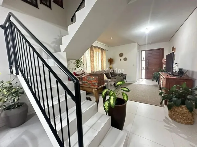 Imagem 8: Casa À Venda Financiável com 3 Dormitórios, em Loteamento Planejado, no Campeche