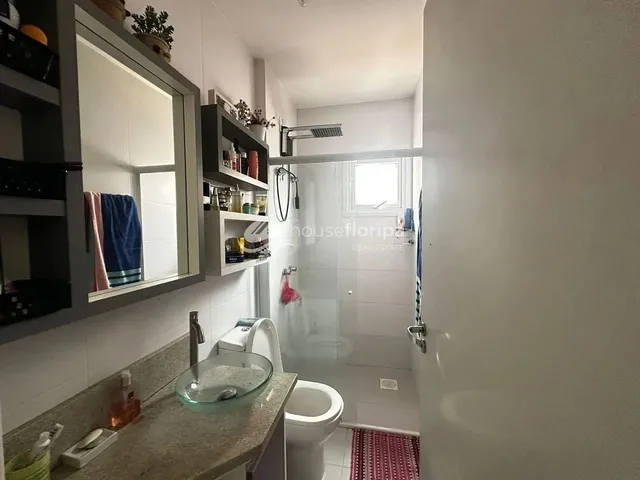 Imagem 2: Casa À Venda Financiável com 3 Dormitórios, em Loteamento Planejado, no Campeche