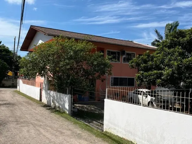 Imagem 2: Casa Residencial À Venda no Pântano do Sul com 304 M² e 11 Dormitórios/Quartos