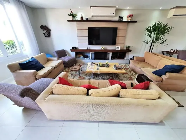 Imagem 6: Casa À Venda em Condomínio no Campeche, Florianópolis, com 4 Suítes e Lazer Completo