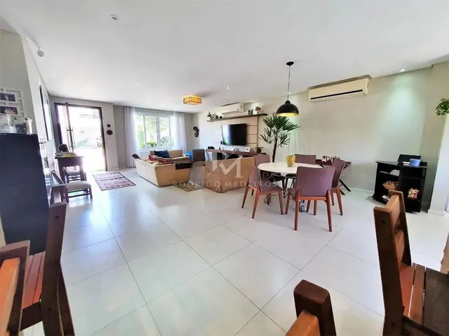 Imagem 9: Casa À Venda em Condomínio no Campeche, Florianópolis, com 4 Suítes e Lazer Completo