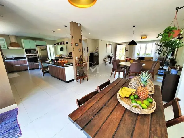 Imagem 12: Casa À Venda em Condomínio no Campeche, Florianópolis, com 4 Suítes e Lazer Completo