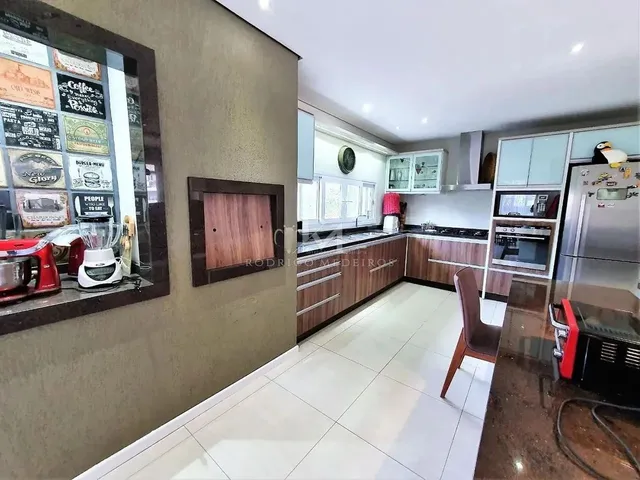 Imagem 15: Casa À Venda em Condomínio no Campeche, Florianópolis, com 4 Suítes e Lazer Completo