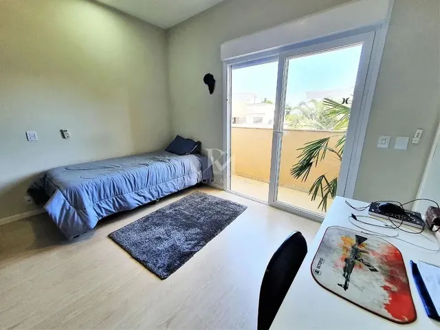 Imagem 4: Casa À Venda em Condomínio no Campeche, Florianópolis, com 4 Suítes e Lazer Completo