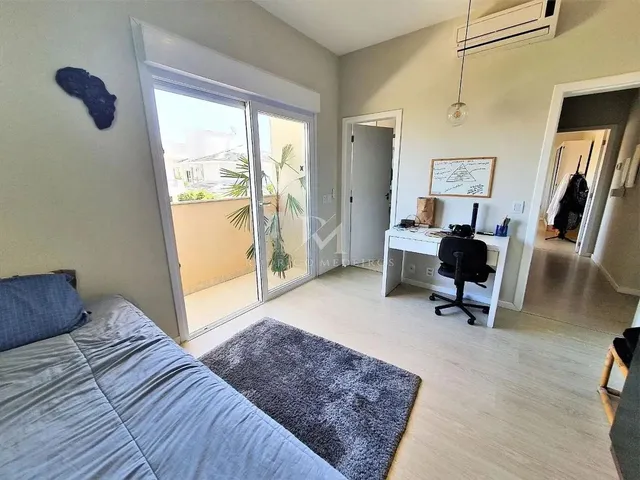Imagem 2: Casa À Venda em Condomínio no Campeche, Florianópolis, com 4 Suítes e Lazer Completo