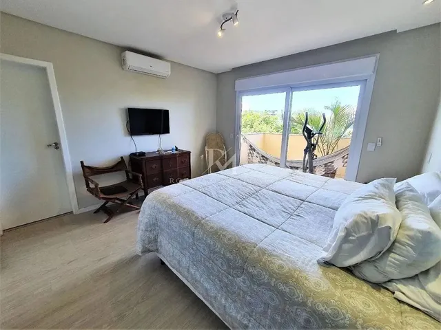 Imagem 13: Casa À Venda em Condomínio no Campeche, Florianópolis, com 4 Suítes e Lazer Completo