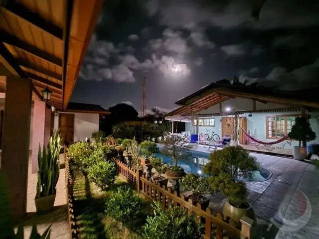 Imagem 1: Casa para Venda em Florianópolis, Armação do Pântano do Sul, 4 Dormitórios, 2