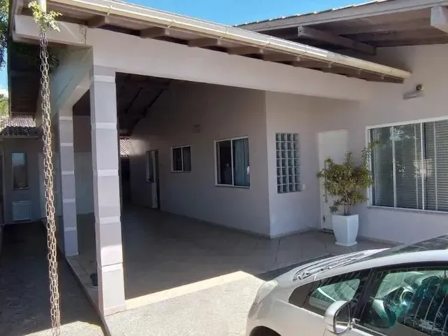 Imagem 1: Casa para Venda em Florianópolis, Carianos, 4 Dormitórios, 1 Suíte, 2 Banheiros, 4